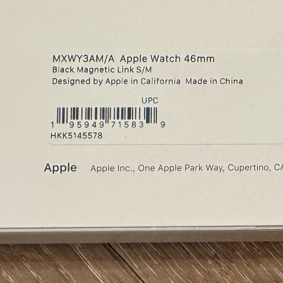 Apple Watch Band New In Unsealed Box - Black Magnetic Link 46mm - Picture 4 of 7